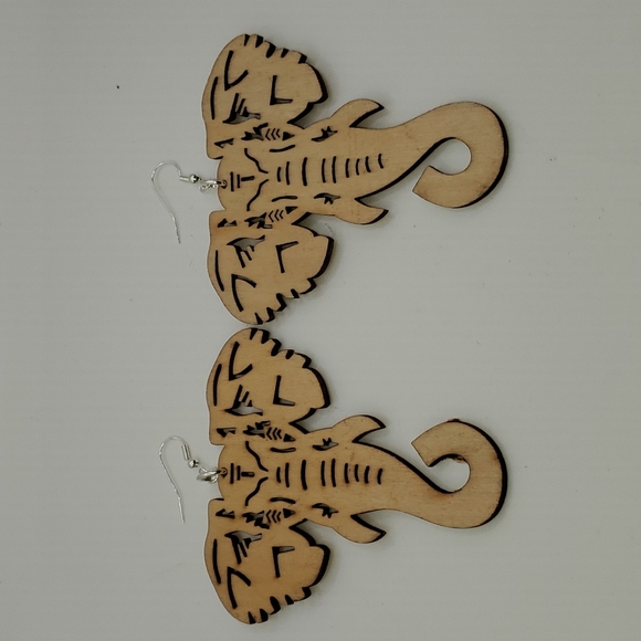 African wooden elephant earrings Light brown - Picture 4 of 4